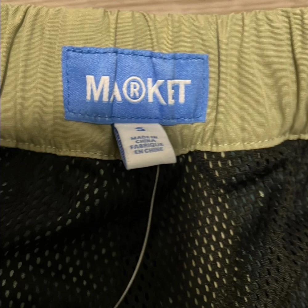 Colorblock tech Shorts with Logo Patch - Picture 3 of 6